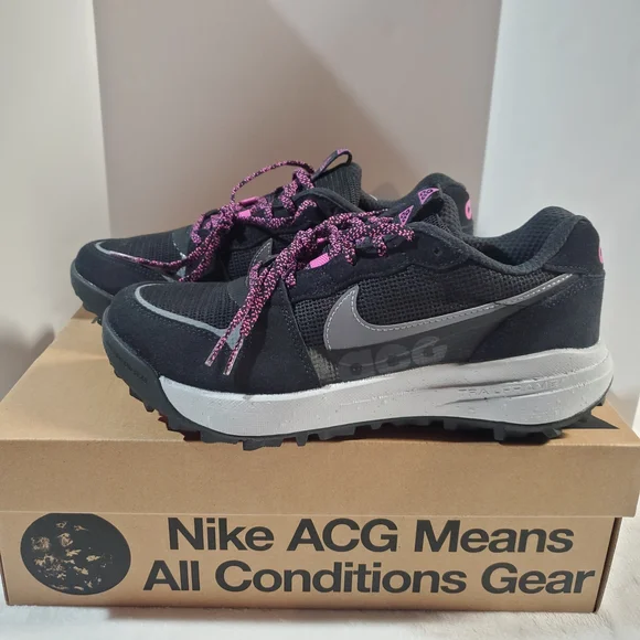 Nike ACG Lowcate Black and Pink Athletic Shoes - Picture 1 of 6